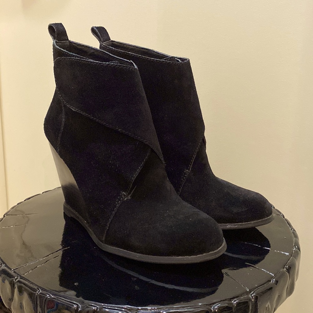 BCBGeneration wedge heels. Suede body. Velcro closure at the top